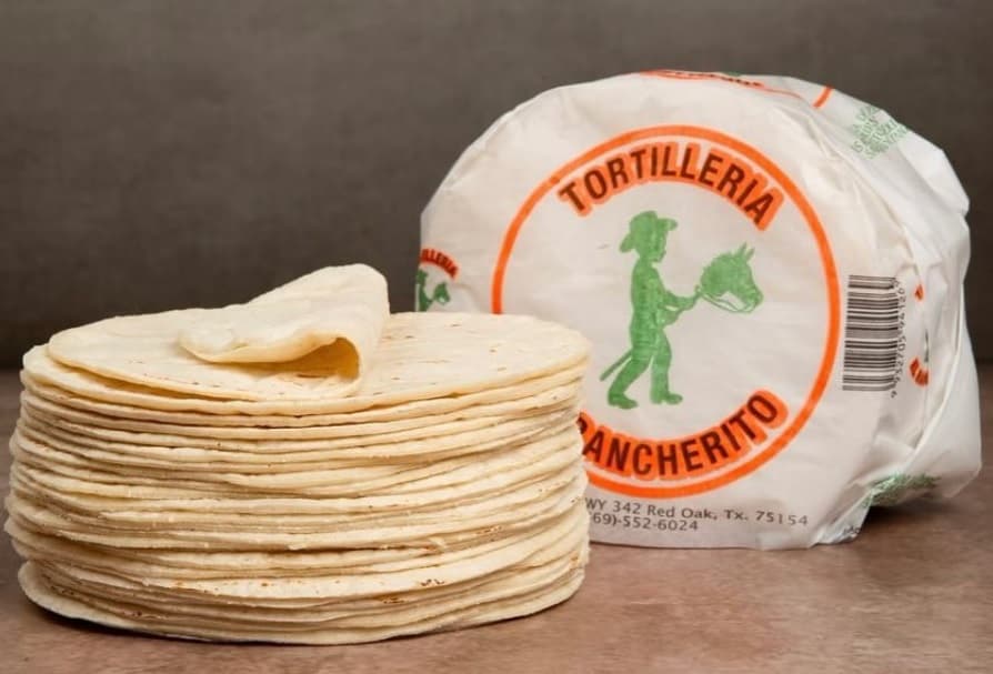 Tortillas frescas hechas a mano en nuestra tortilleria